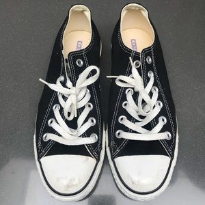 Black Low-top converse